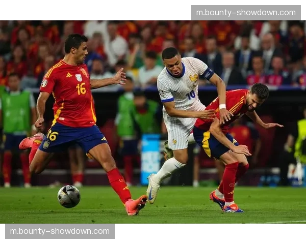 姆巴佩左膝外侧韧带持续疼痛,法国队担忧其三月热身赛缺席 姆巴佩左膝外侧韧带持续疼痛,法国队担忧其三月热身赛缺席